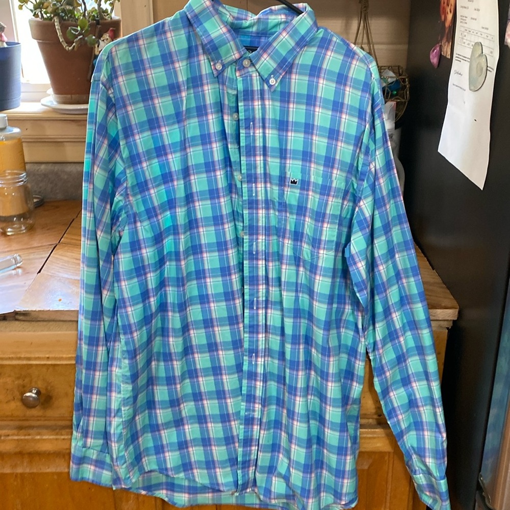 Crown and ivy L button down
